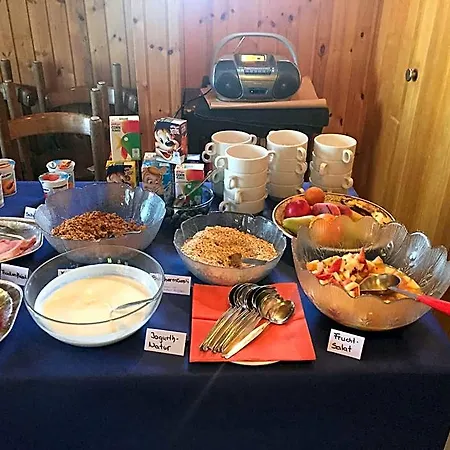 Gruppenhaus Im Walliser Alpstyle *