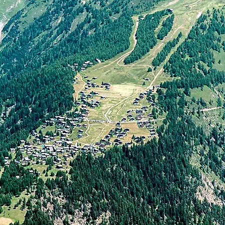 Gruppenhaus Im Walliser Alpstyle *